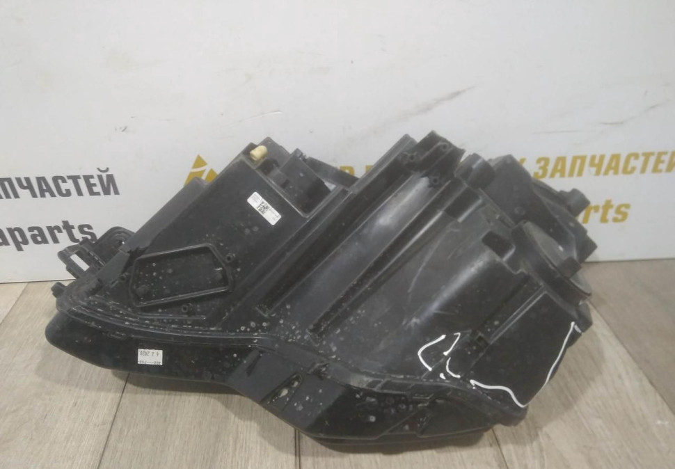 Фара галоген правая бу Skoda Karoq OEM 57B941016A