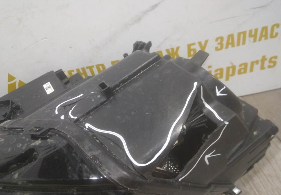 Фара галоген правая бу Skoda Karoq OEM 57B941016A
