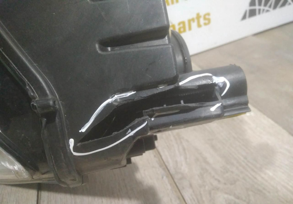 Фара галоген правая бу Skoda Karoq OEM 57B941016A
