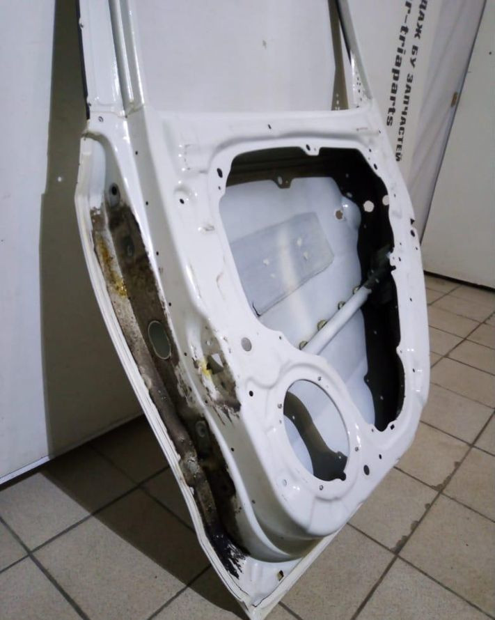 Дверь задняя правая Hyundai i30 oem 770042L010 (скл-3) Дверь задняя правая Hyundai i30 oem 770042L010 (скл-3)