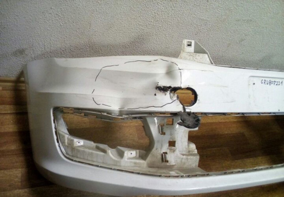 Бампер передний Volkswagen Polo рест Oem 6RU807221 (вмятина)