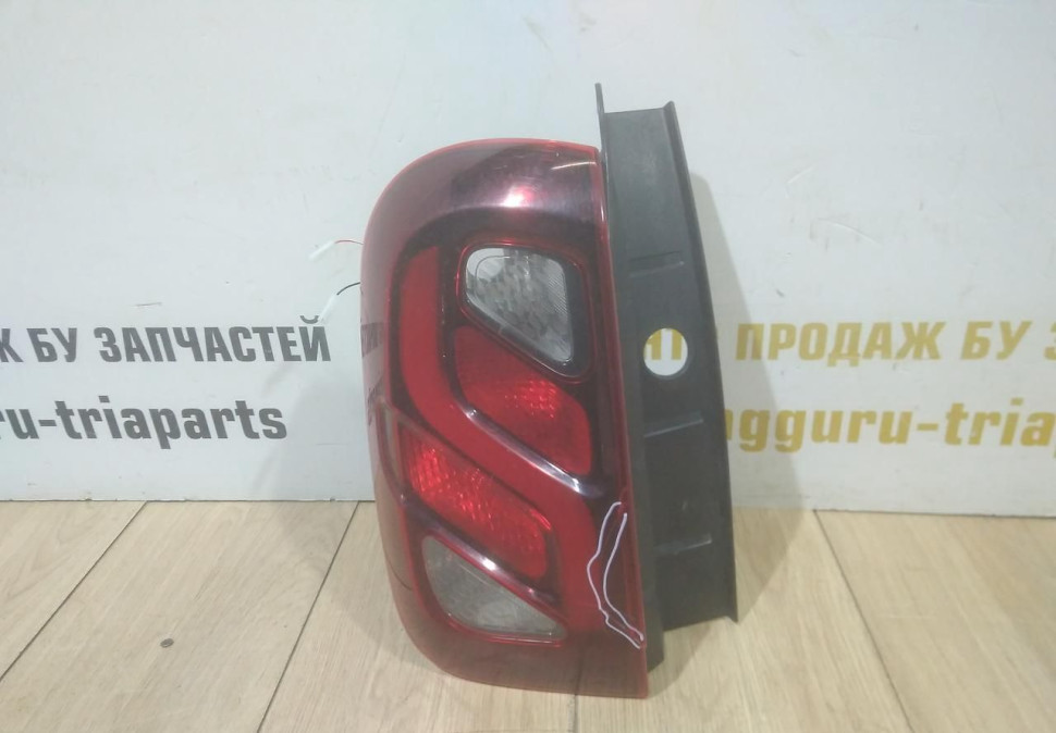Фонарь левый бу Renault Duster рестайлинг OEM 265550368R