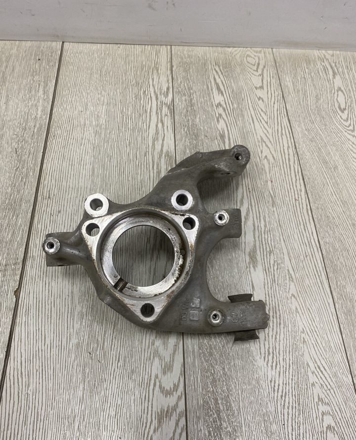 Кулак поворотный задний правый Volkswagen Tiguan 2 Skoda Kodiaq oem 5QF505436F