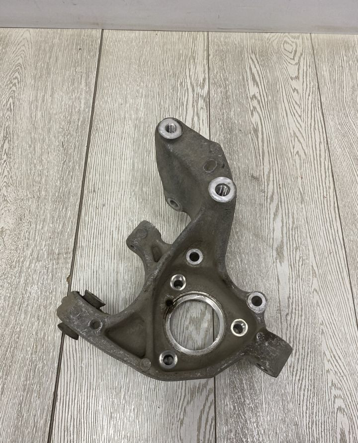 Кулак поворотный задний правый Volkswagen Tiguan 2 Skoda Kodiaq oem 5QF505436F