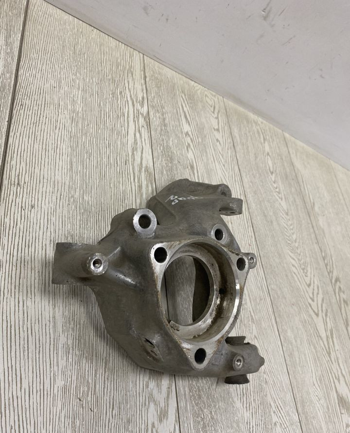 Кулак поворотный задний правый Volkswagen Tiguan 2 Skoda Kodiaq oem 5QF505436F