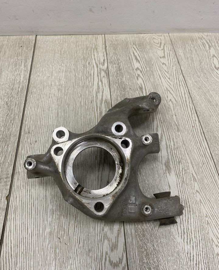 Кулак поворотный задний правый Volkswagen Tiguan 2 Skoda Kodiaq oem 5QF505436F