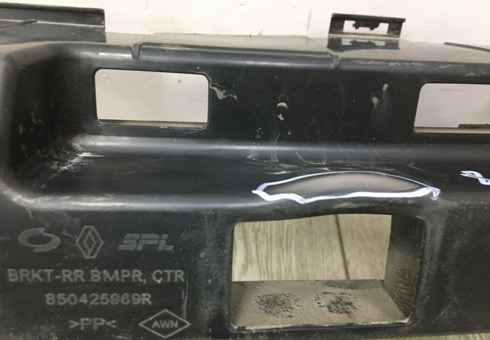 Кронштейн заднего бампера Renault Koleos 2 OEM 850425969R