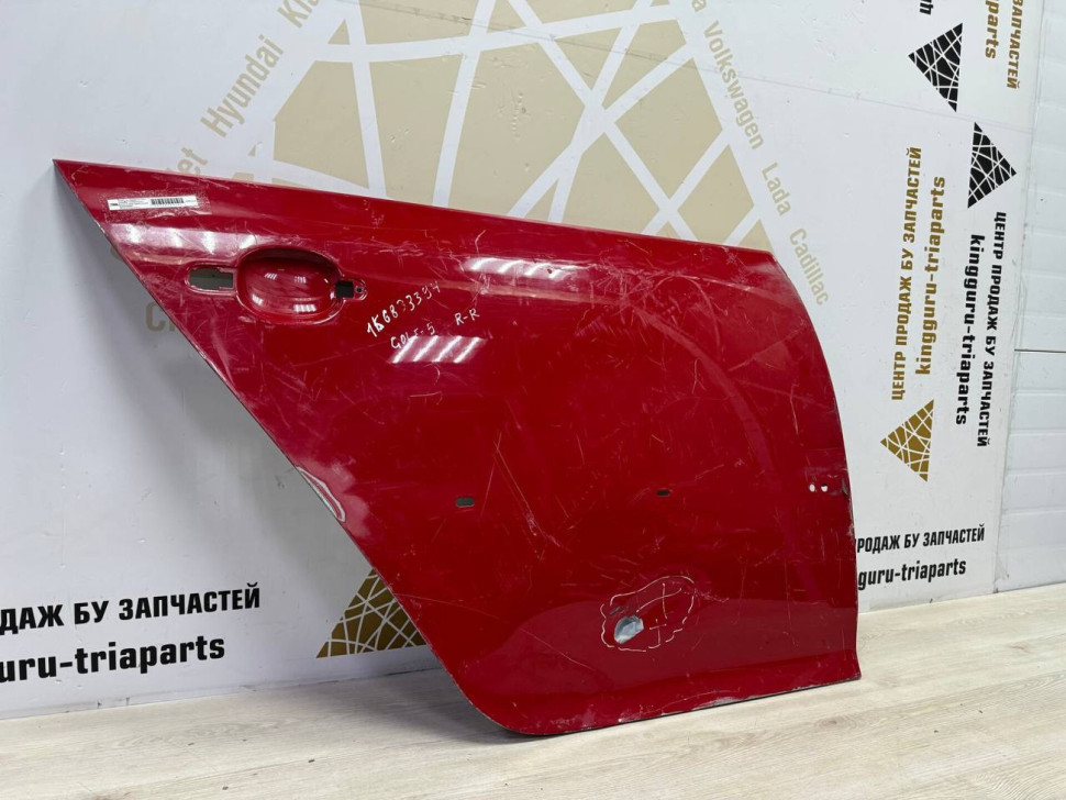 Панель двери задняя правая Volkswagen Golf 5 oem 1k6833394 (вмятина)