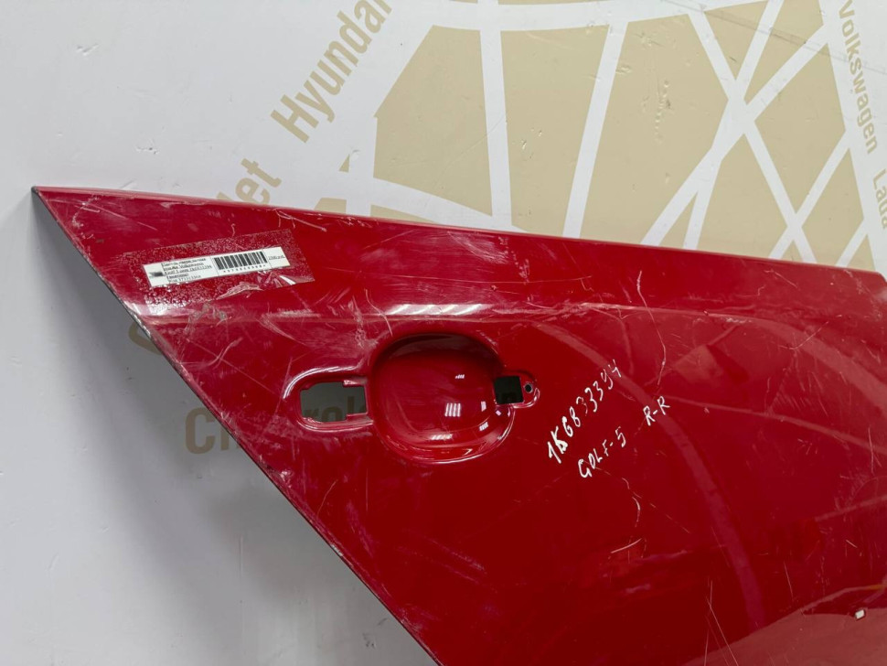 Панель двери задняя правая Volkswagen Golf 5 oem 1k6833394 (вмятина)