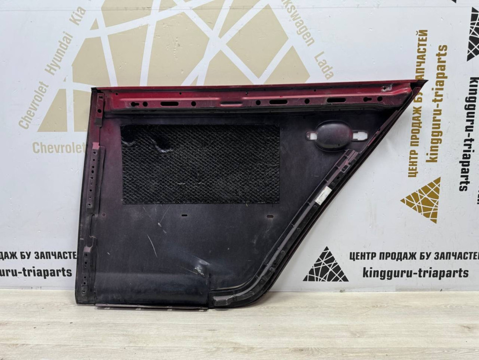 Панель двери задняя правая Volkswagen Golf 5 oem 1k6833394 (вмятина)