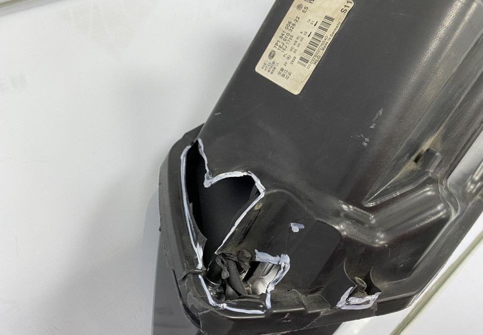Фара правая галоген Volkswagen Touareg 2 2010 OEM 7P1941006 Фара правая галоген Volkswagen Touareg 2 2010 OEM 7P1941006
