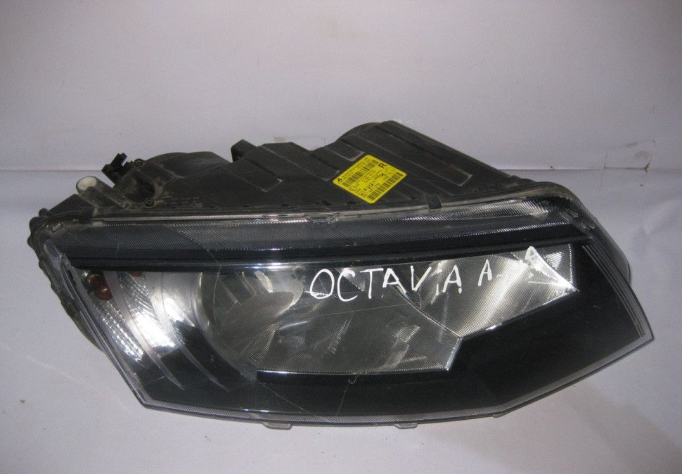 Фара правая бу Skoda Octavia A7 OEM 5E1941016 (слом. 1 крепл.) (скл-3)