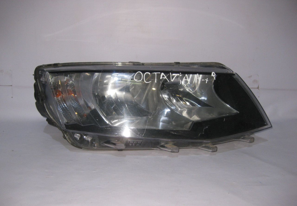 Фара правая бу Skoda Octavia A7 OEM 5E1941016 (слом. 1 крепл.) (скл-3)