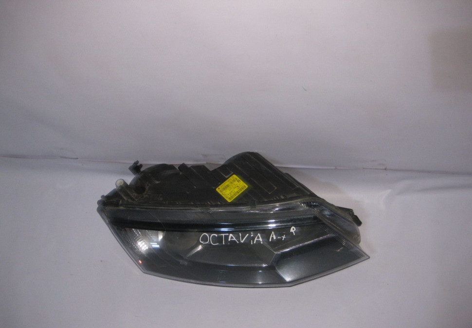 Фара правая бу Skoda Octavia A7 OEM 5E1941016 (слом. 1 крепл.) (скл-3) Фара правая бу Skoda Octavia A7 OEM 5E1941016 (слом. 1 крепл.) (скл-3)