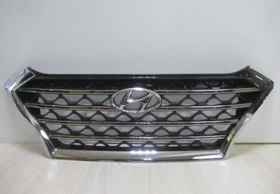 Решетка радиатора Hyundai Tucson 3 рест (19>) oem 86351D7600 (слом.часть хром)