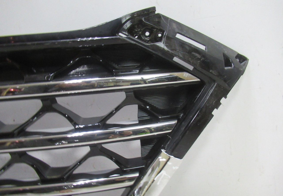 Решетка радиатора Hyundai Tucson 3 рест (19>) oem 86351D7600 (слом.часть хром)