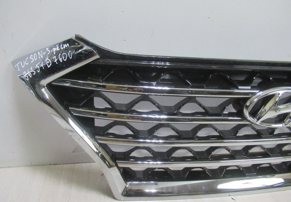Решетка радиатора Hyundai Tucson 3 рест (19>) oem 86351D7600 (слом.часть хром)