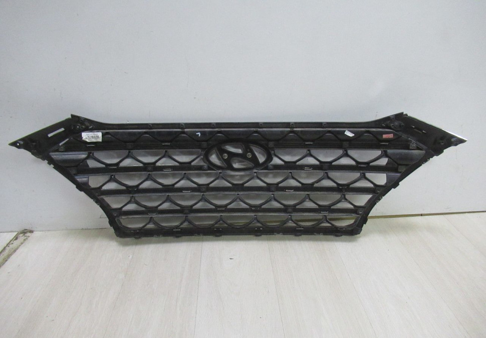 Решетка радиатора Hyundai Tucson 3 рест (19>) oem 86351D7600 (слом.часть хром)