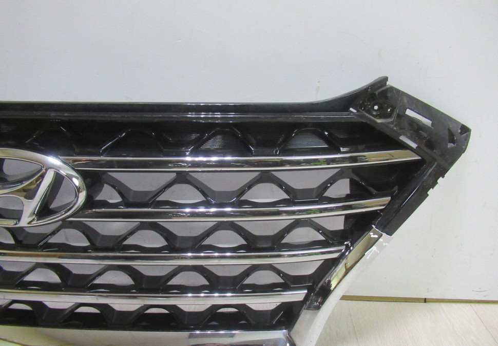 Решетка радиатора Hyundai Tucson 3 рест (19>) oem 86351D7600 (слом.часть хром)