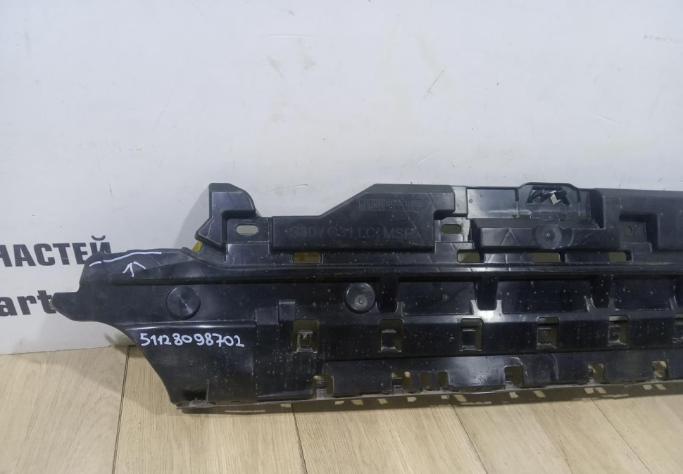 Кронштейн заднего бампера нижний BMW 5 G30 M-Pack рестайлинг OEM 51128098702