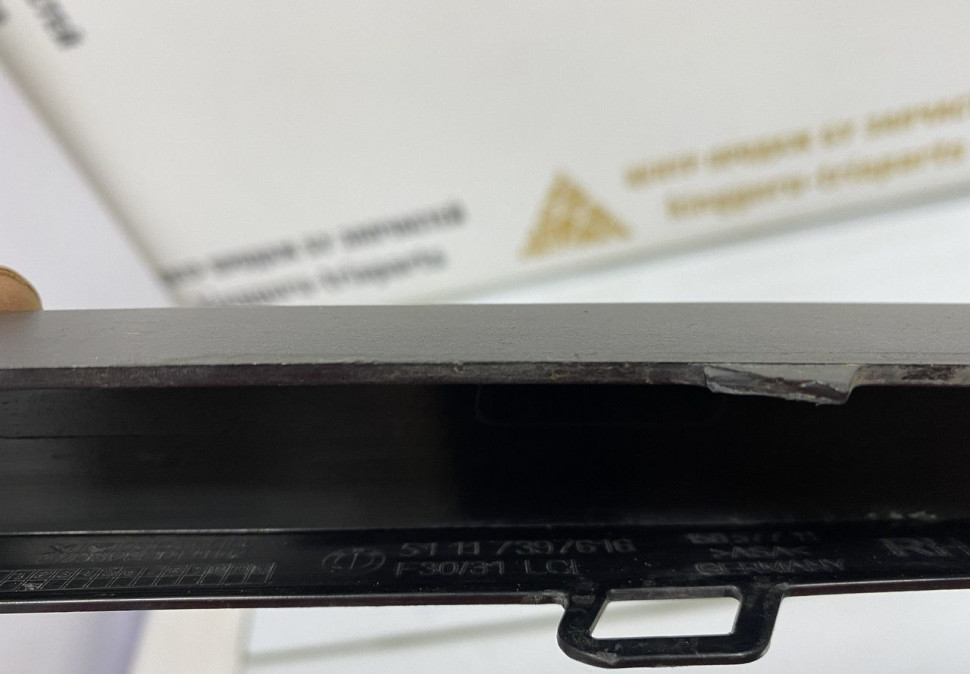 Накладка решётки правая BMW 3 F30 OEM 51117397616