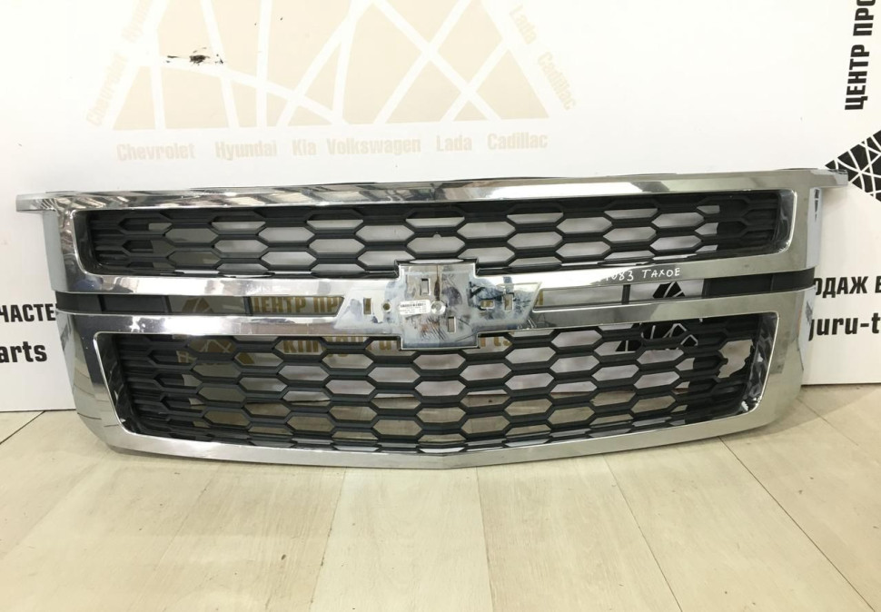 Решетка радиатора Chevrolet Tahoe 4 2014 OEM 84724083