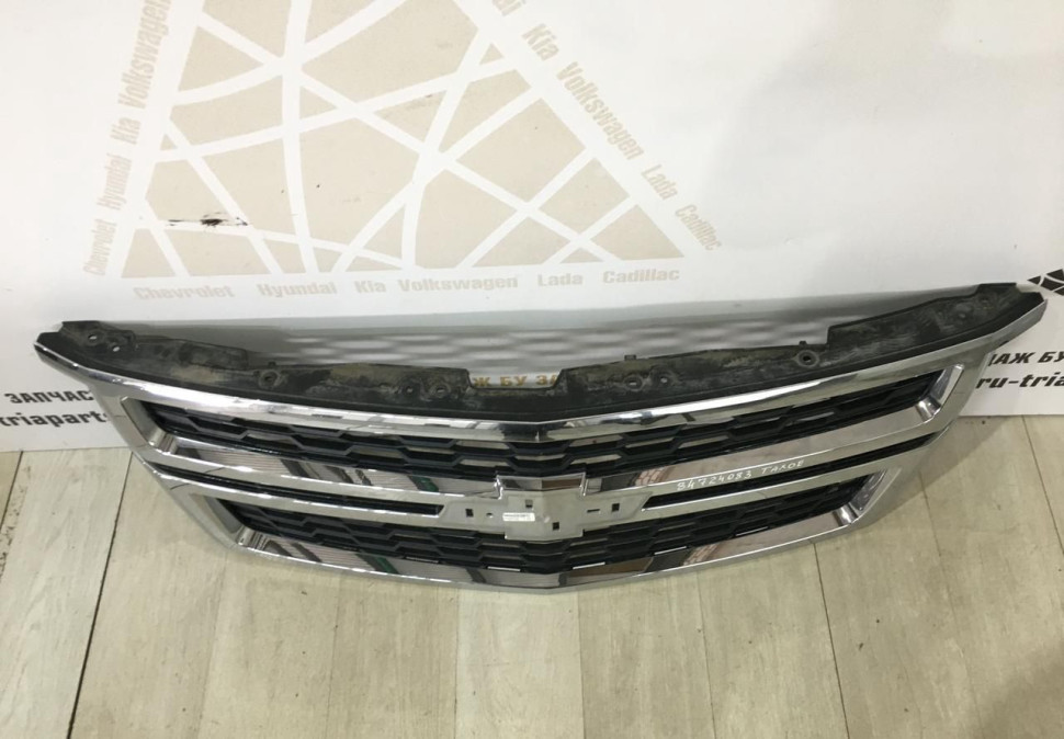 Решетка радиатора Chevrolet Tahoe 4 2014 OEM 84724083