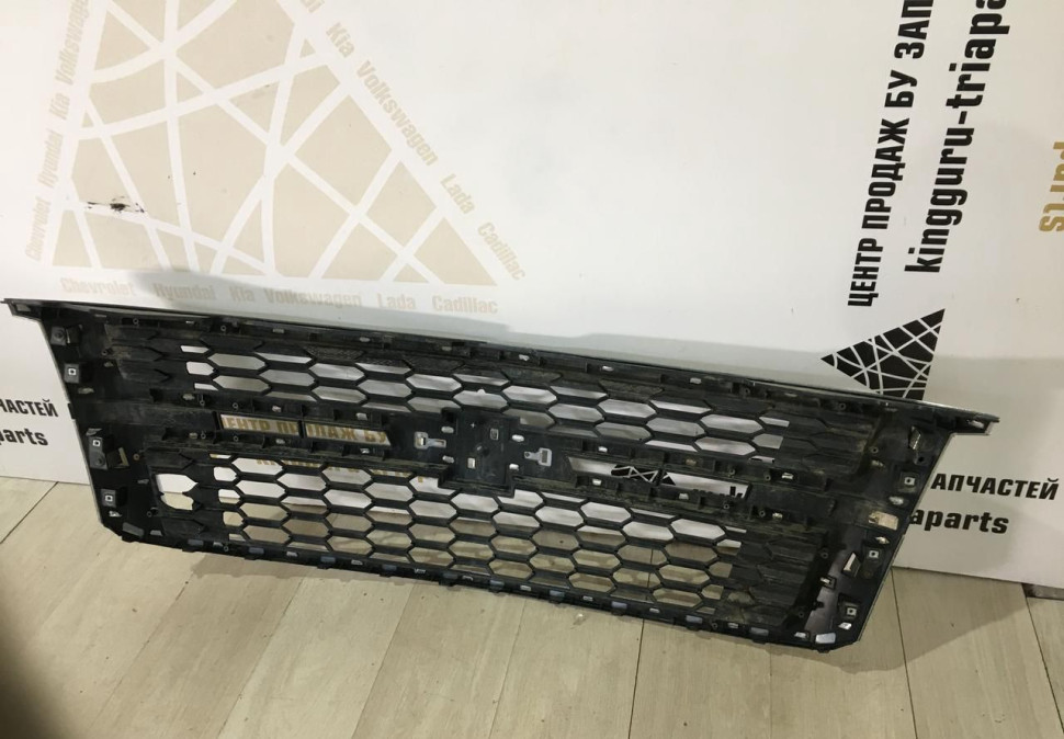 Решетка радиатора Chevrolet Tahoe 4 2014 OEM 84724083