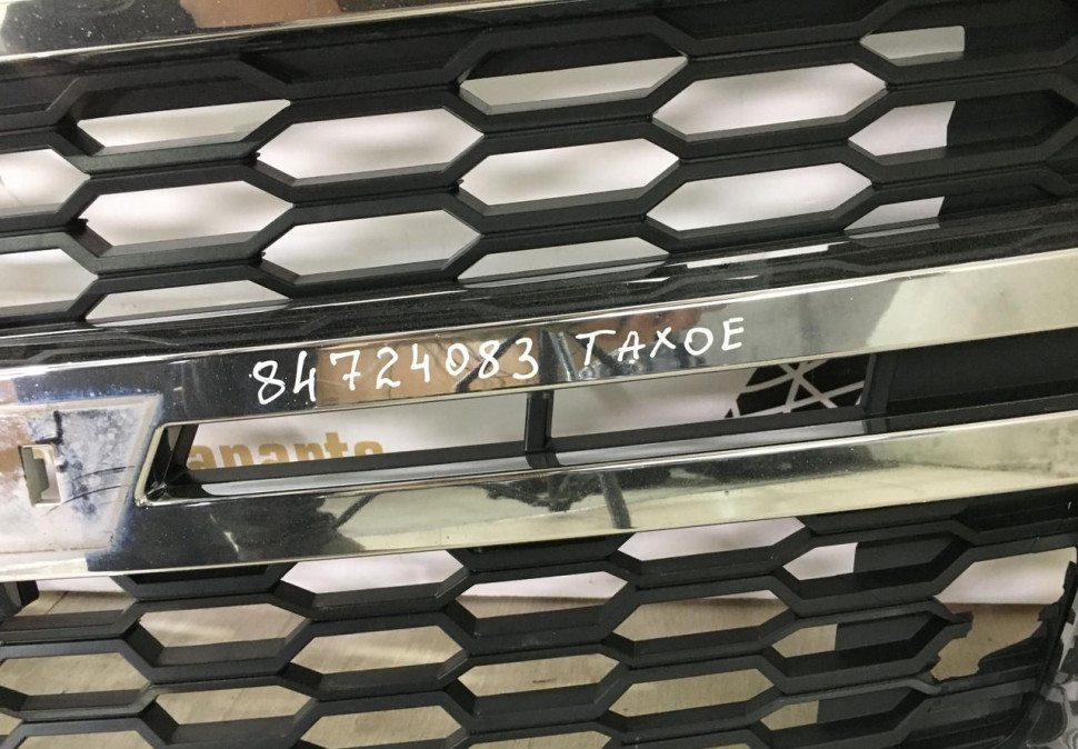 Решетка радиатора Chevrolet Tahoe 4 2014 OEM 84724083