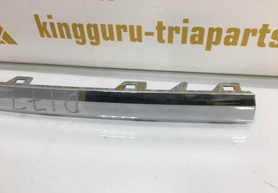 Молдинг бампера передний левый Volkswagen Touareg 2 oem 7p6853253