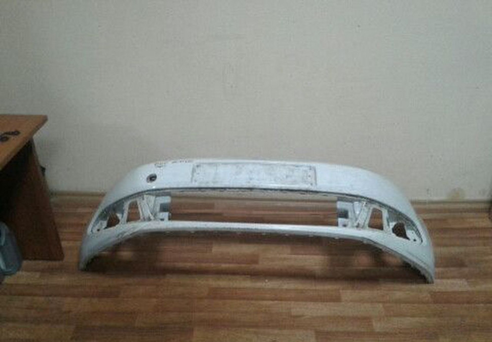 Бампер передний Volkswagen Polo 09- oem 6RU807221 (Скл-1)