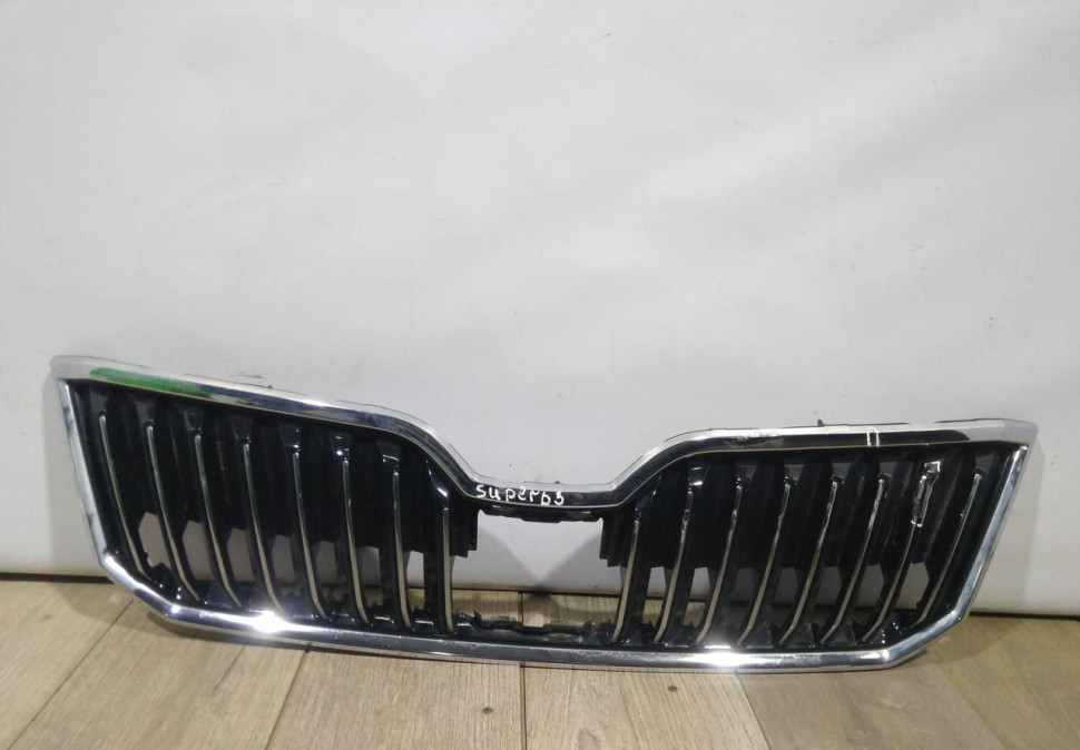 Решетка радиатора бу Skoda Superb 3 OEM 3V0853653B