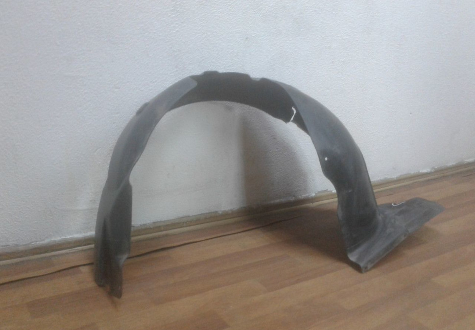 Подкрылок передний левый Lada Vesta oem 8450007043 (трещины ) (скл-3) Подкрылок передний левый Lada Vesta oem 8450007043 (трещины ) (скл-3)