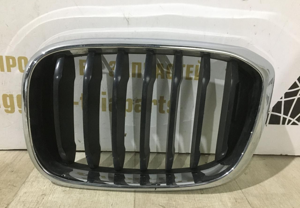 Решетка радиатора левая BMW X3 G01 OEM 51138091725