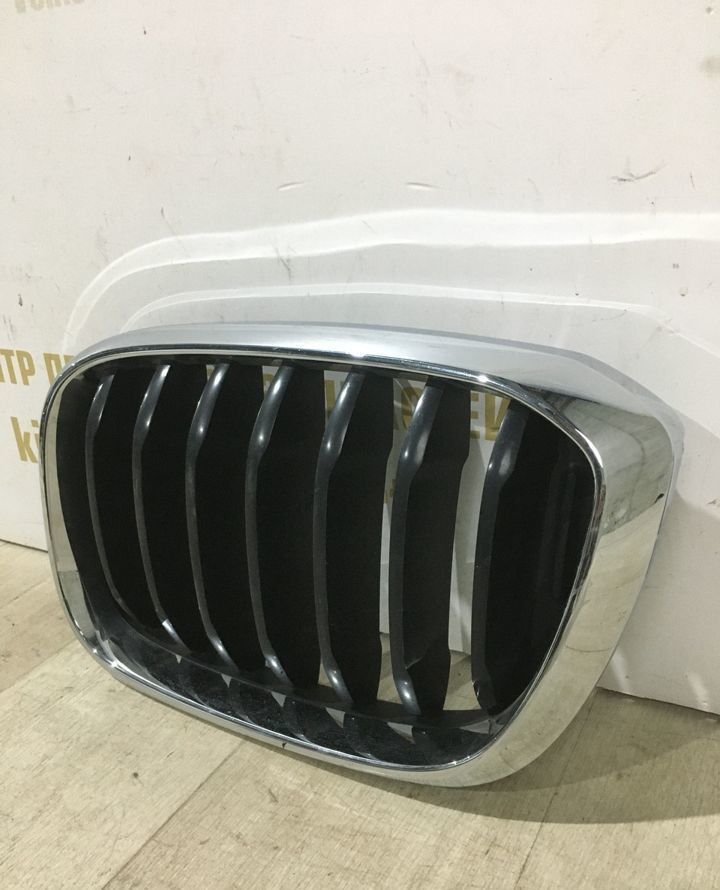 Решетка радиатора левая BMW X3 G01 OEM 51138091725