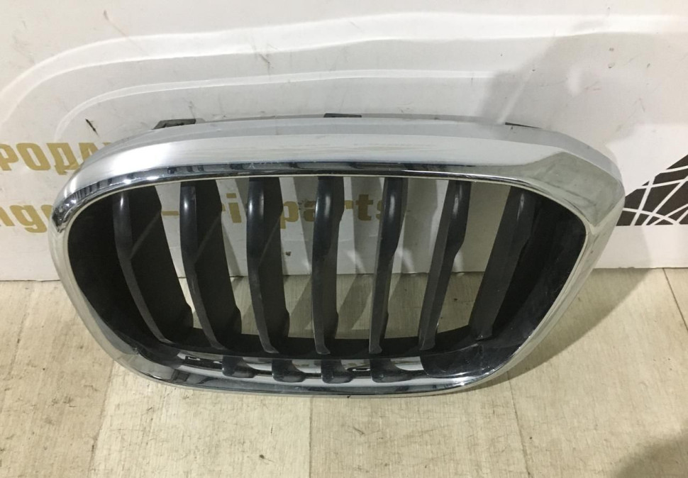 Решетка радиатора левая BMW X3 G01 OEM 51138091725