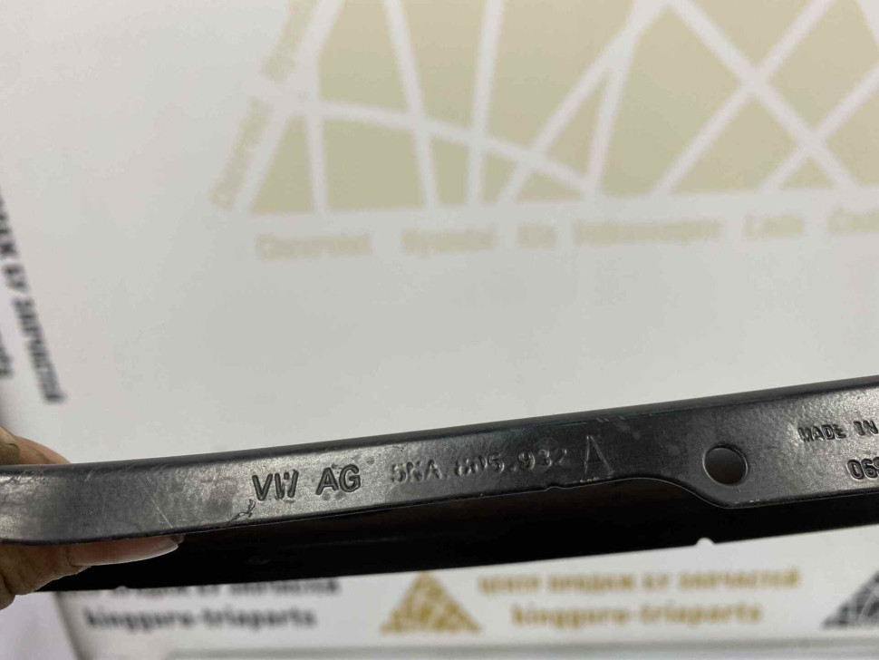 Суппорт фары правый Volkswagen Tiguan 2 2016 oem 5NA805932A