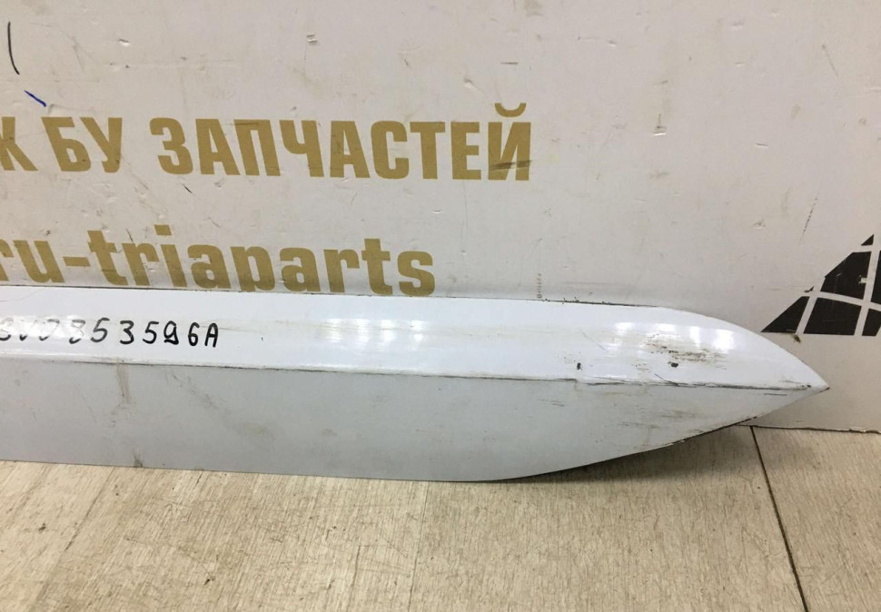 Молдинг двери задний правый  Skoda Superb 3 OEM 3V0853596A