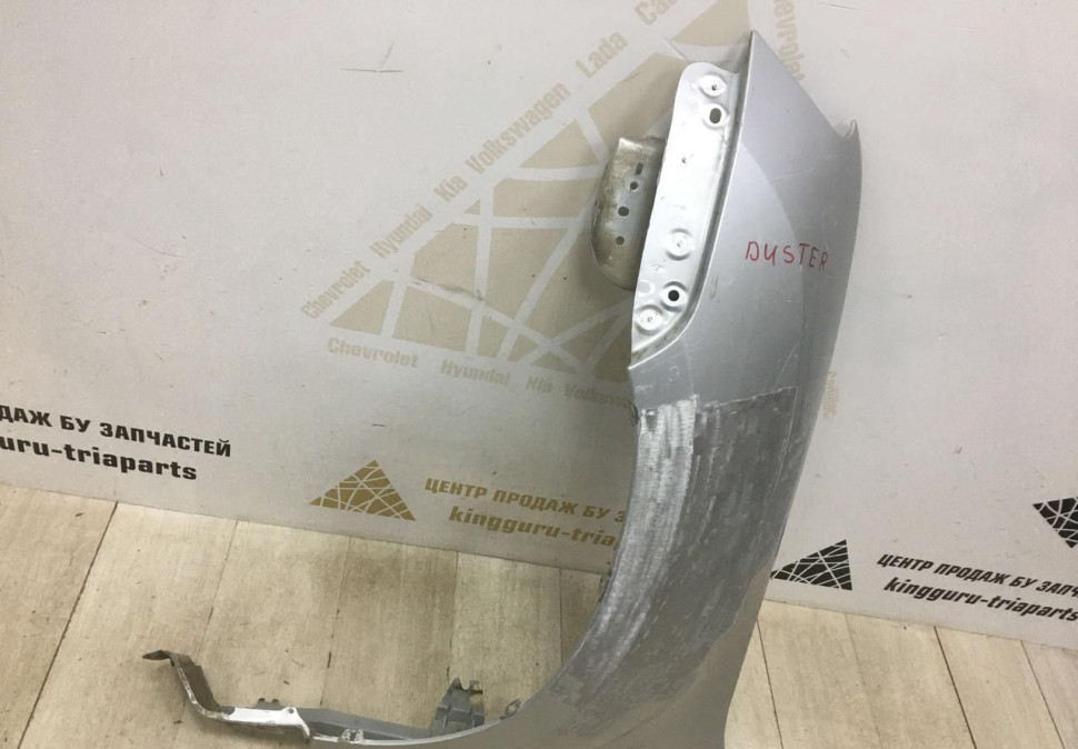 Крыло переднее левое Renault Duster 2010  OEM 631012718R