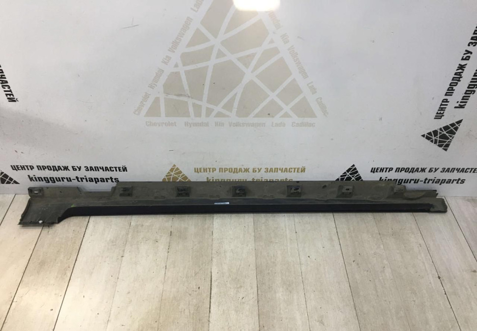 Накладка порога правая Volkswagen Passat B8 oem 3g0853858f Накладка порога правая Volkswagen Passat B8 oem 3g0853858f