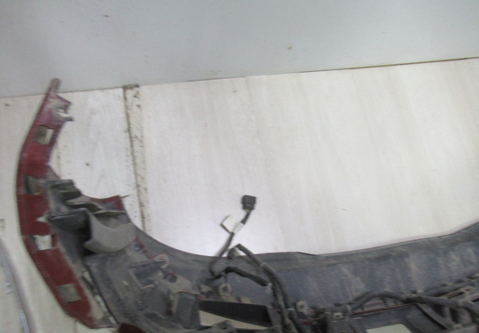 Бампер передний Chevrolet Tahoe 4 oem 22936492 (трещины) (скл-3) Бампер передний Chevrolet Tahoe 4 oem 22936492 (трещины) (скл-3)