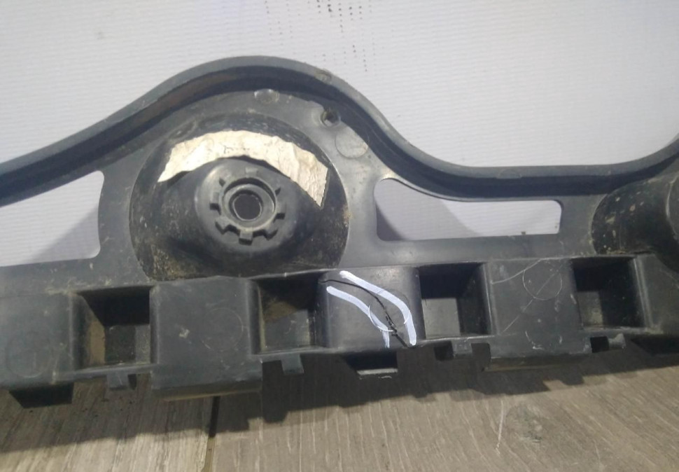 Кронштейн заднего бампера левый бу Renault Logan 2 OEM 850457099R Кронштейн заднего бампера левый бу Renault Logan 2 OEM 850457099R