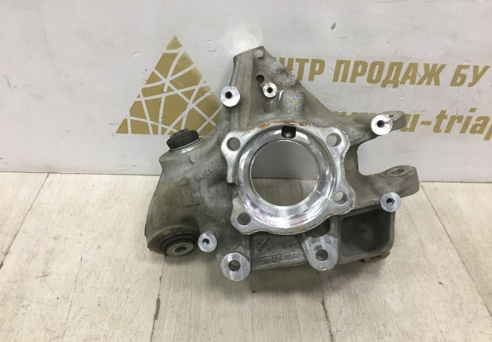 Кулак поворотный задний правый BMW X5 G05 OEM 6876654