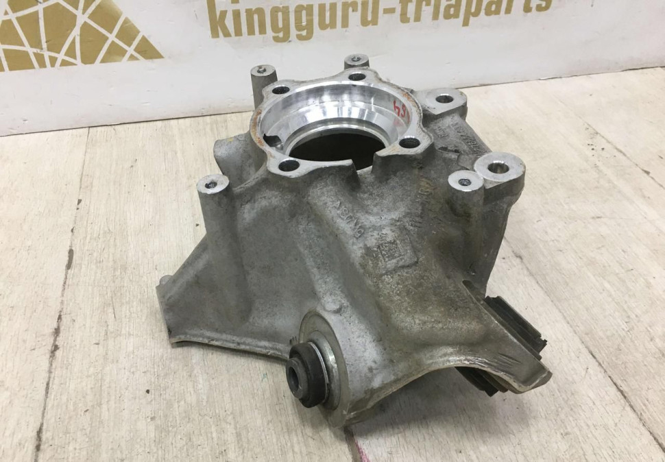 Кулак поворотный задний правый BMW X5 G05 OEM 6876654