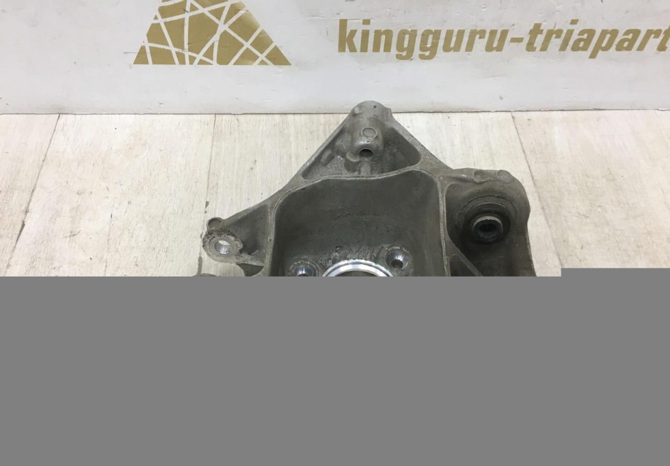 Кулак поворотный задний правый BMW X5 G05 OEM 6876654