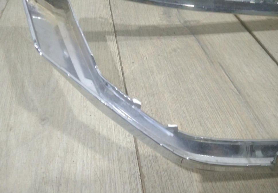 Молдинг решетки радиатора бу Skoda Kodiaq OEM 565853761