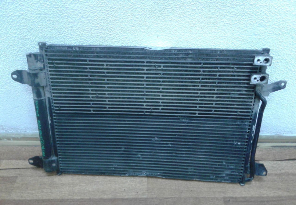 Радиатор кондиционера Volkswagen Jetta 6 oem 5c0298403