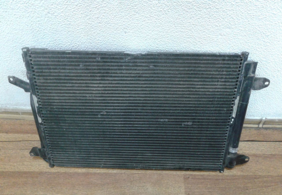 Радиатор кондиционера Volkswagen Jetta 6 oem 5c0298403 Радиатор кондиционера Volkswagen Jetta 6 oem 5c0298403