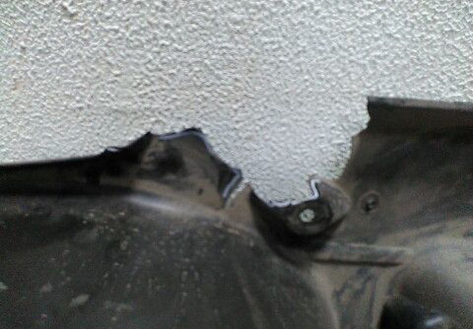 Накладка под запасное колесо Volkswagen Transporter T5 сломан кусок oem 7h0825194g (Скл-3) Накладка под запасное колесо Volkswagen Transporter T5 сломан кусок oem 7h0825194g (Скл-3)