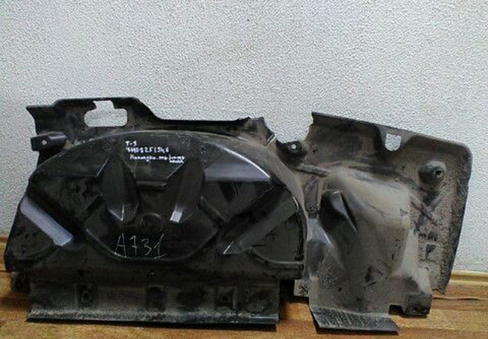 Накладка под запасное колесо Volkswagen Transporter T5 сломан кусок oem 7h0825194g (Скл-3)